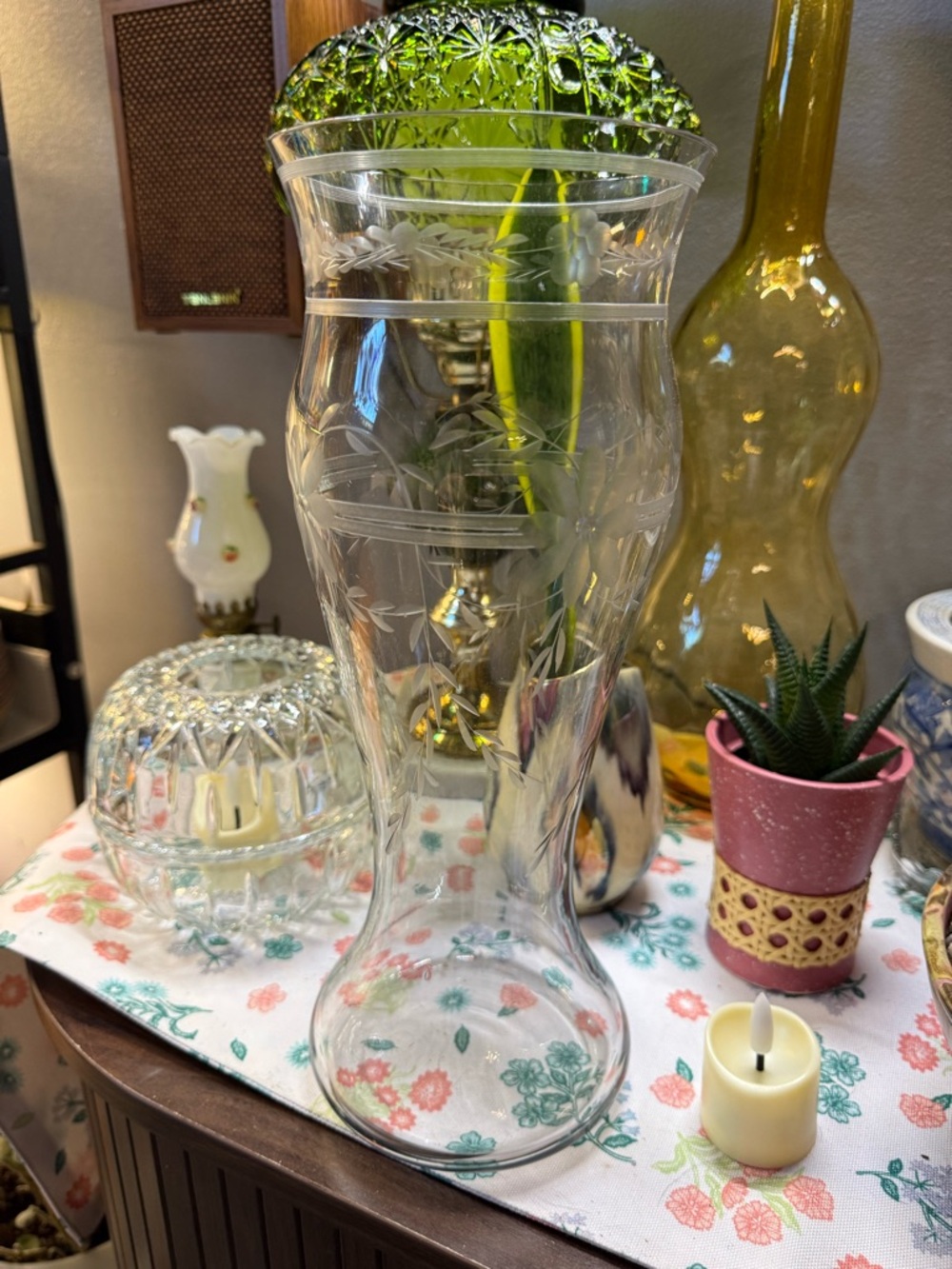 Clear Etched Glass Decorative Vase - 🌟 Glows🌟